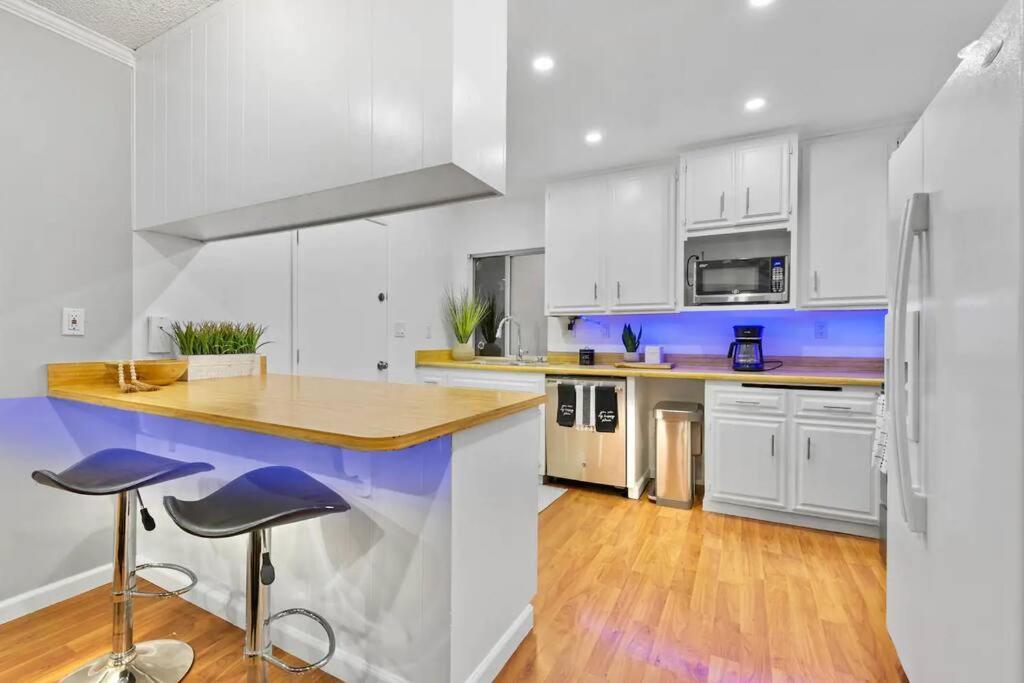 Massive 5br Style Retreat With Heated Pool * San Diego
