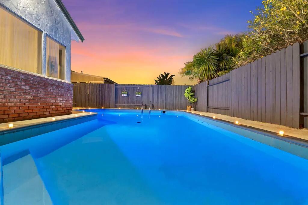 Massive 5br Style Retreat With Heated Pool Holiday home *