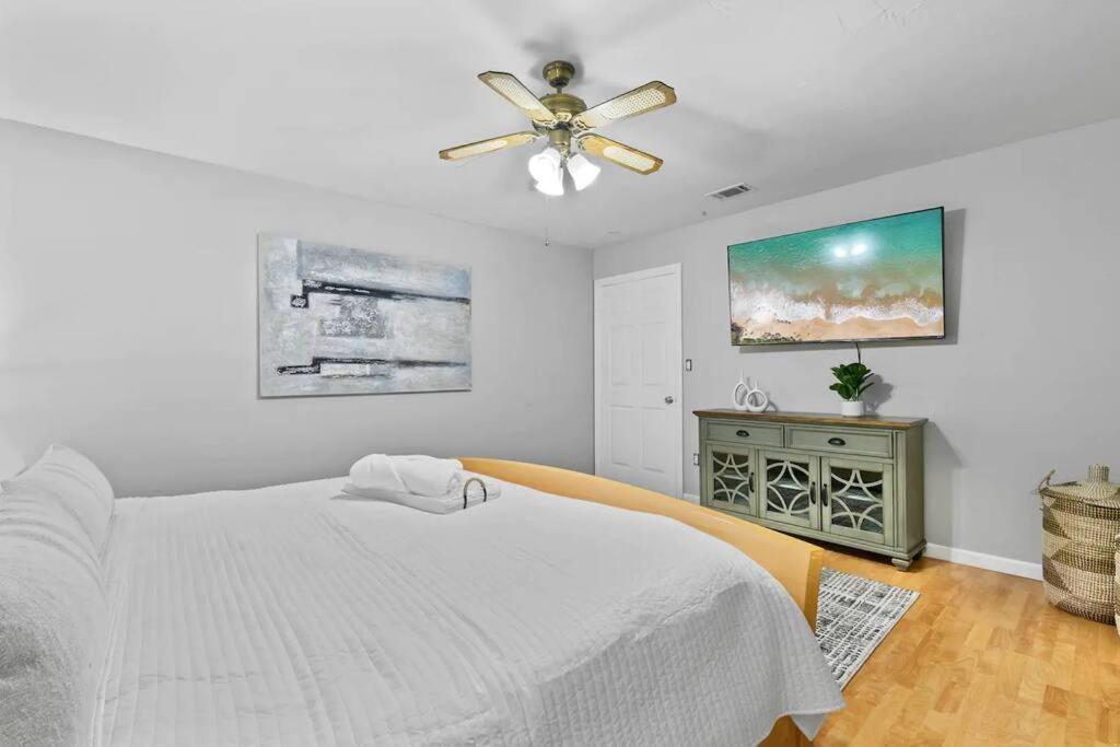 Massive 5br Style Retreat With Heated Pool
