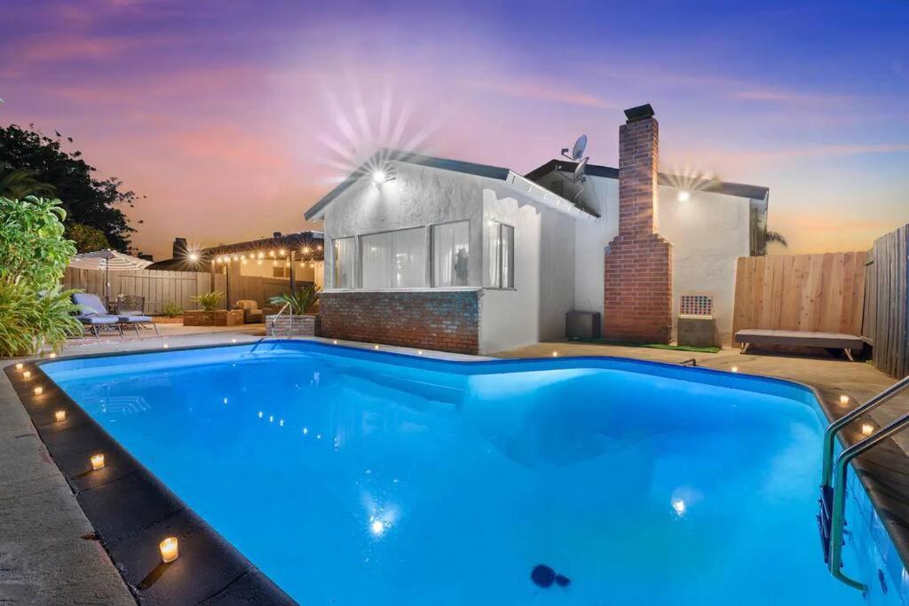 Massive 5br Style Retreat With Heated Pool *